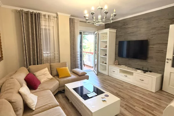 ✨APARTAMENT 1+1 ME QIRA – KOMPLEKSI KOLOMBO, LIQENI I THATË ✨
