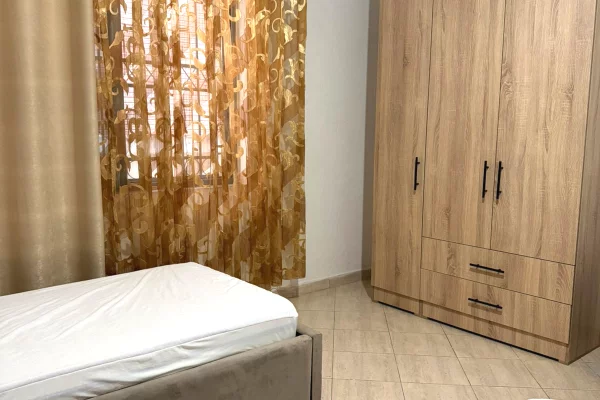 Shtepi me qera Apartament ne Tirane, 2+1, Mobilimi E mobiluar, Pagesa 40,000  Leke.