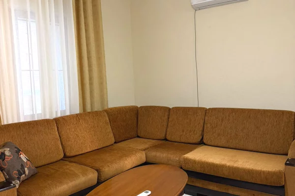 Shtepi me qera Apartament ne Tirane, 2+1, Mobilimi E mobiluar, Pagesa 40,000  Leke.