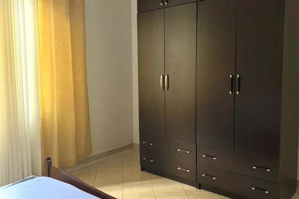 Shtepi me qera Apartament ne Tirane, 2+1, Mobilimi E mobiluar, Pagesa 40,000  Leke.