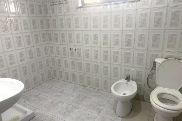Shtepi me qera Apartament ne Tirane, 2+1, Mobilimi E mobiluar, Pagesa 40,000  Leke.
