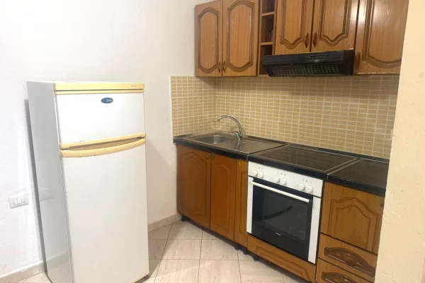 Shtepi me qera Apartament ne Tirane, 2+1, Mobilimi E mobiluar, Pagesa 40,000  Leke.