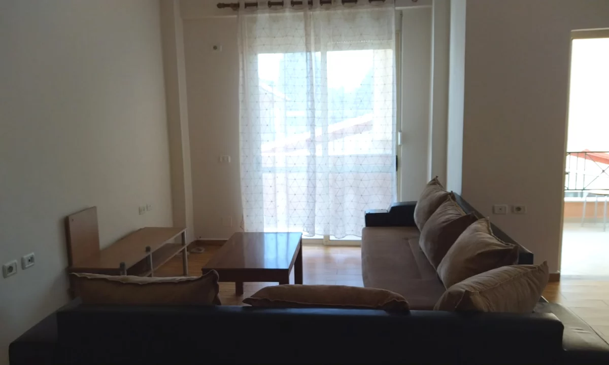 Shtepi me qera Shtepi Private ne Tirane, 1+1, Mobilimi E mobiluar, Pagesa 60,000  Leke.