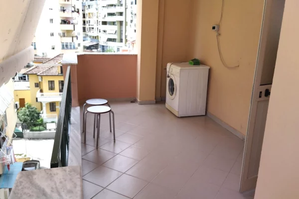 Shtepi me qera Shtepi Private ne Tirane, 1+1, Mobilimi E mobiluar, Pagesa 60,000  Leke.