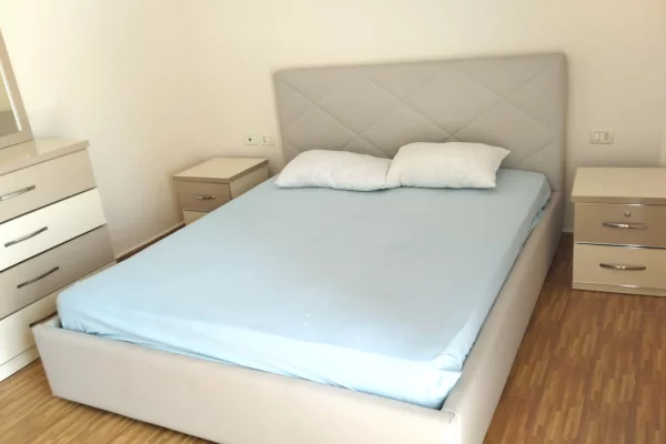 Shtepi me qera Shtepi Private ne Tirane, 1+1, Mobilimi E mobiluar, Pagesa 60,000  Leke.