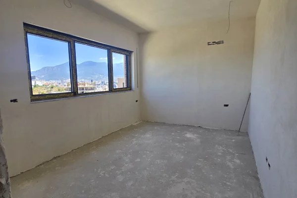 Shtepi ne shitje Duplex(shtepi me 2 kate) ne Tirane, 3+1, Mobilimi Bosh, pa mobiluar, Pagesa 360,000  Euro.