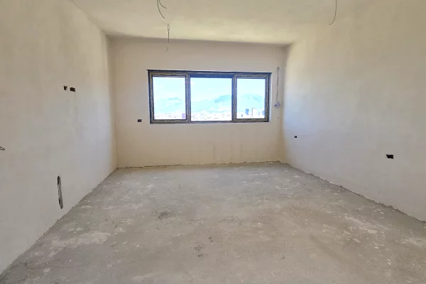 Shtepi ne shitje Duplex(shtepi me 2 kate) ne Tirane, 3+1, Mobilimi Bosh, pa mobiluar, Pagesa 360,000  Euro.