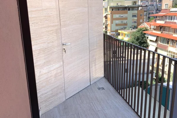 Shtepi me qera Apartament ne Tirane, 2+1, Mobilimi E mobiluar, Pagesa 180,000  Leke.