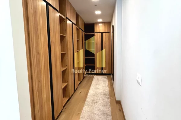 Appartamento in vendita a Tirana 2+1, Arredato