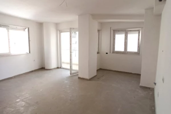 🏢 ZYRE ME QIRA – DONIKA CENTER, PRANE QENDRES SE TIRANES ✨