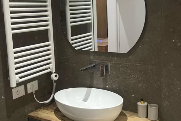 Shtepi me qera Apartament ne Tirane, 2+1, Mobilimi E mobiluar, Pagesa 1,500  Euro.