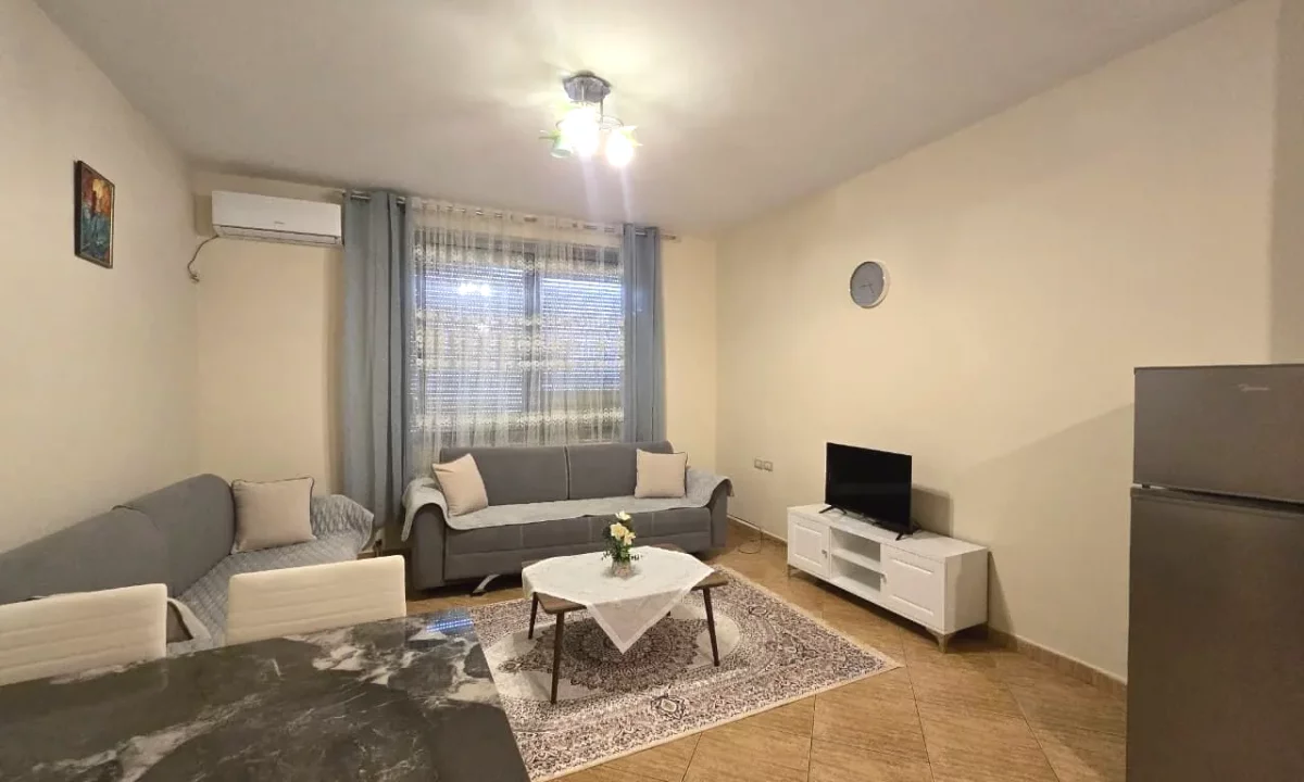Shtepi me qera Apartament ne Tirane, 2+1, Mobilimi E mobiluar, Pagesa 75,000  Leke.