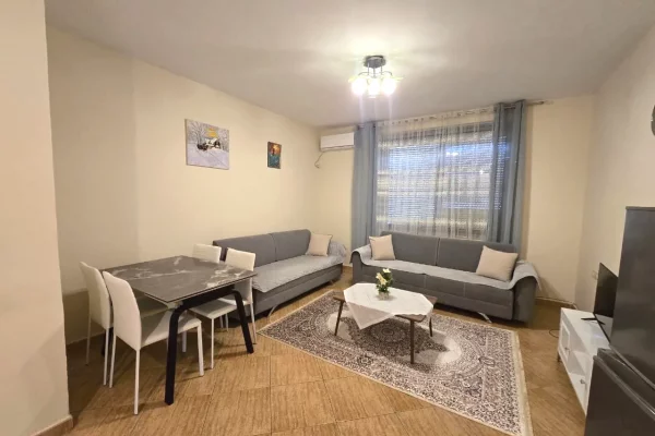 Shtepi me qera Apartament ne Tirane, 2+1, Mobilimi E mobiluar, Pagesa 75,000  Leke.