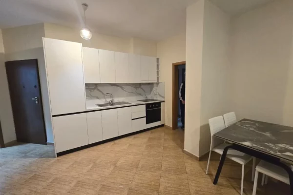 Shtepi me qera Apartament ne Tirane, 2+1, Mobilimi E mobiluar, Pagesa 75,000  Leke.