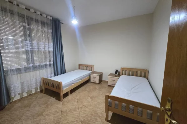 Shtepi me qera Apartament ne Tirane, 2+1, Mobilimi E mobiluar, Pagesa 75,000  Leke.