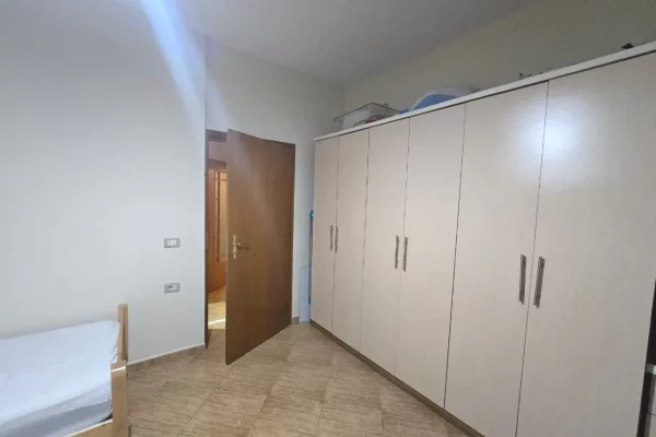 Shtepi me qera Apartament ne Tirane, 2+1, Mobilimi E mobiluar, Pagesa 75,000  Leke.