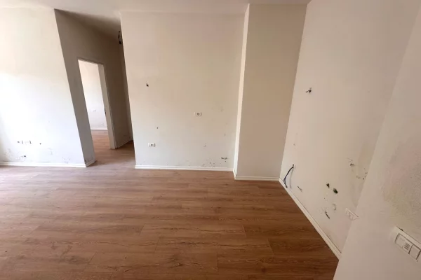 Shtepi ne shitje Apartament ne Tirane, 2+1, Mobilimi Bosh, pa mobiluar, Pagesa 150,000  Euro.