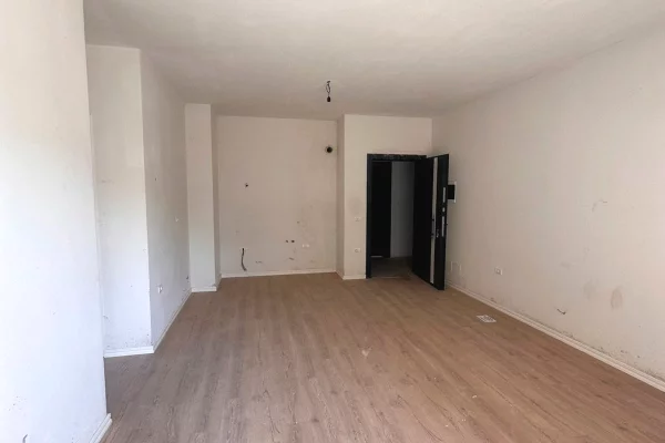 Shtepi ne shitje Apartament ne Tirane, 2+1, Mobilimi Bosh, pa mobiluar, Pagesa 150,000  Euro.