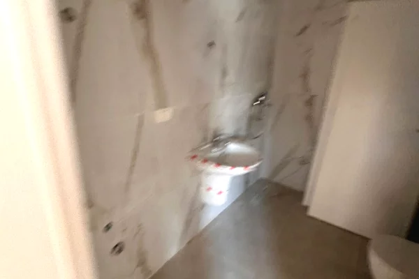 Shtepi ne shitje Apartament ne Tirane, 2+1, Mobilimi Bosh, pa mobiluar, Pagesa 150,000  Euro.