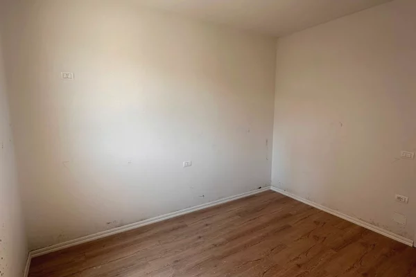 Shtepi ne shitje Apartament ne Tirane, 2+1, Mobilimi Bosh, pa mobiluar, Pagesa 150,000  Euro.