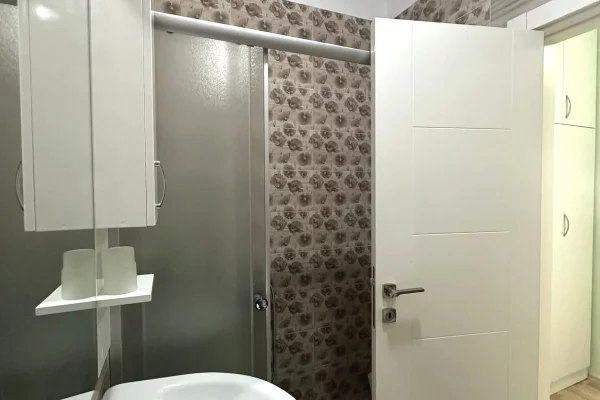 Shtepi me qera Apartament ne Tirane, 1+1, Mobilimi E mobiluar, Pagesa 700  Euro.