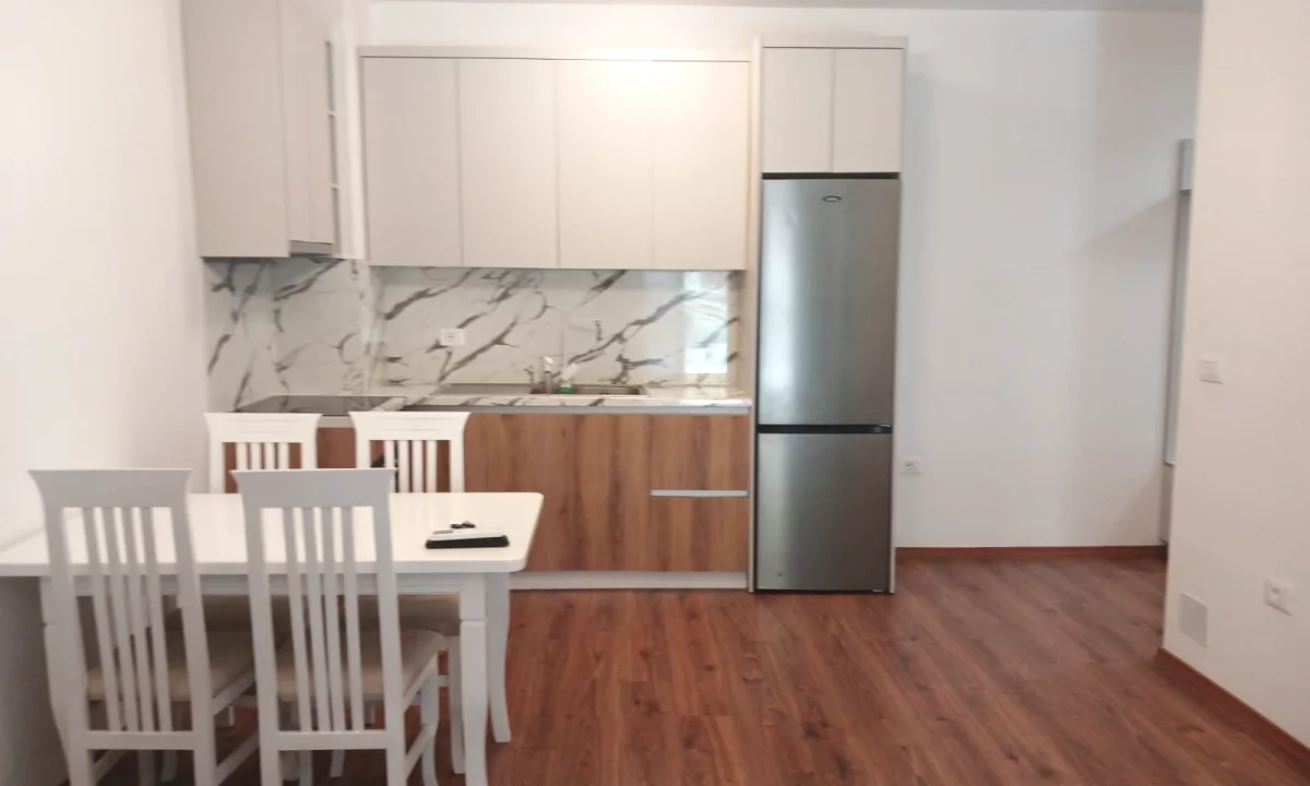 Shtepi me qera Apartament ne Tirane, 1+1, Mobilimi E mobiluar, Pagesa 70,000  Leke.