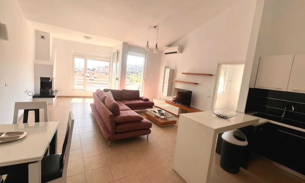 Shtepi me qera Apartament ne Tirane, 2+1, Mobilimi E mobiluar, Pagesa 800  Euro.