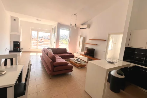 Shtepi me qera 2+1 ne Tirane - 800 Euro