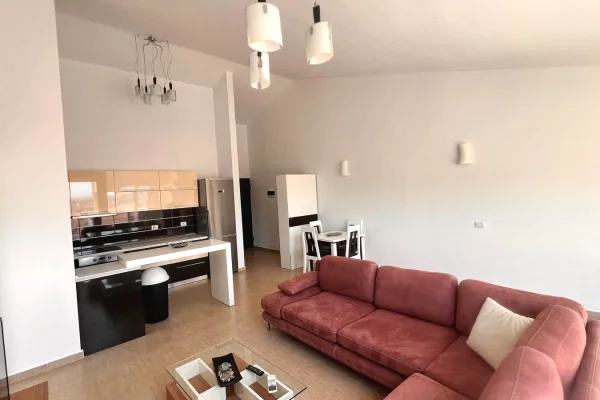 Shtepi me qera Apartament ne Tirane, 2+1, Mobilimi E mobiluar, Pagesa 800  Euro.