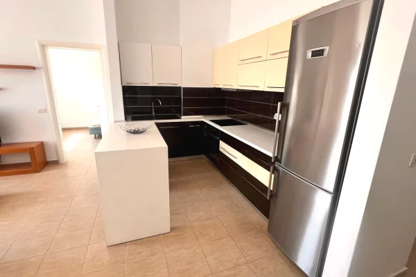 Shtepi me qera Apartament ne Tirane, 2+1, Mobilimi E mobiluar, Pagesa 800  Euro.