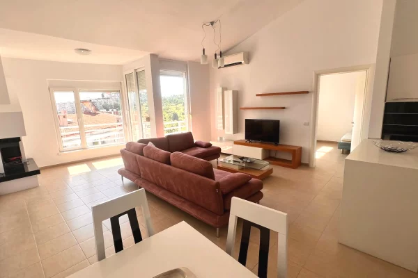 Shtepi me qera Apartament ne Tirane, 2+1, Mobilimi E mobiluar, Pagesa 800  Euro.