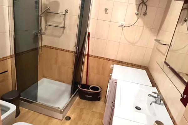 Shtepi me qera Apartament ne Tirane, 2+1, Mobilimi E mobiluar, Pagesa 800  Euro.