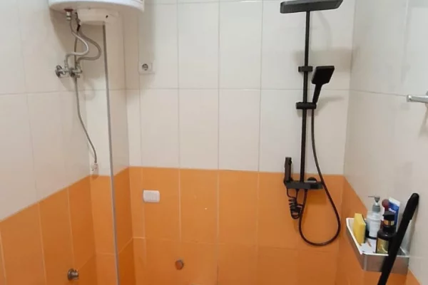 Shtepi ne shitje Apartament ne Tirane, 1+1, Mobilimi E mobiluar, Pagesa 136,000  Euro.