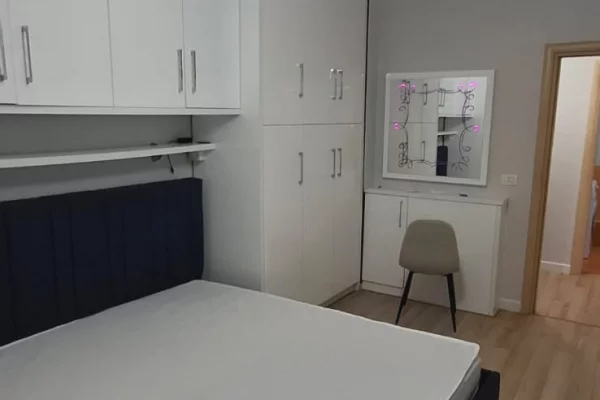 Shtepi ne shitje Apartament ne Tirane, 1+1, Mobilimi E mobiluar, Pagesa 136,000  Euro.