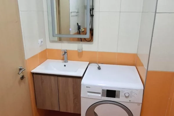 Shtepi ne shitje Apartament ne Tirane, 1+1, Mobilimi E mobiluar, Pagesa 136,000  Euro.