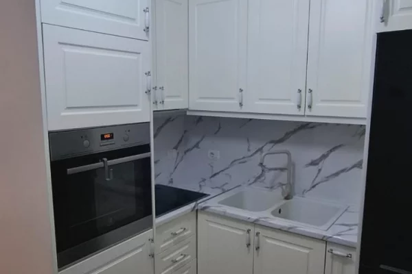 Shtepi ne shitje Apartament ne Tirane, 1+1, Mobilimi E mobiluar, Pagesa 136,000  Euro.