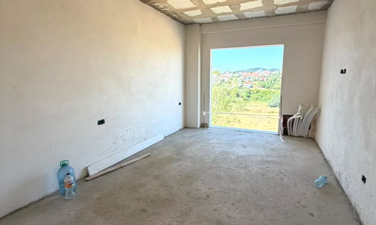 Shtepi ne shitje Vila Luksoze ne Tirane, 3+1, Mobilimi Bosh, pa mobiluar, Pagesa 553,225  Euro.