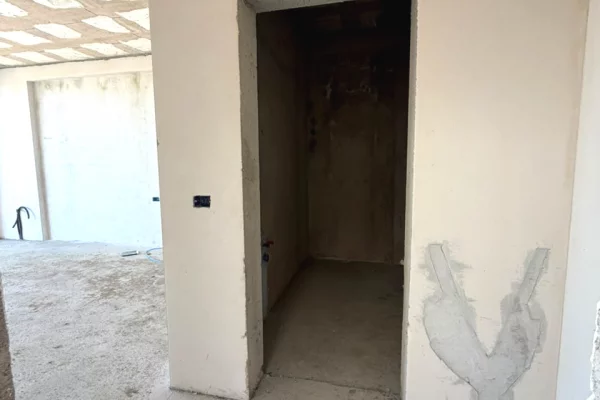 Shtepi ne shitje Vila Luksoze ne Tirane, 3+1, Mobilimi Bosh, pa mobiluar, Pagesa 553,225  Euro.