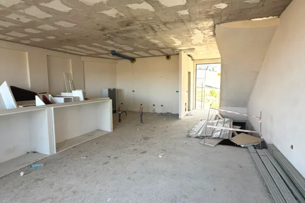 Shtepi ne shitje Vila Luksoze ne Tirane, 3+1, Mobilimi Bosh, pa mobiluar, Pagesa 553,225  Euro.