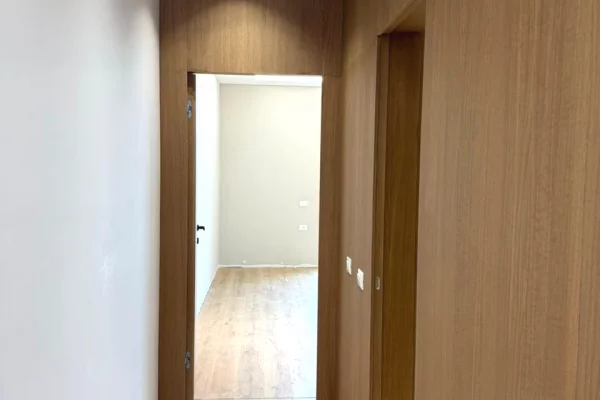 Shtepi ne shitje Apartament ne Tirane, 2+1, Mobilimi Bosh, pa mobiluar, Pagesa 670,000  Euro.