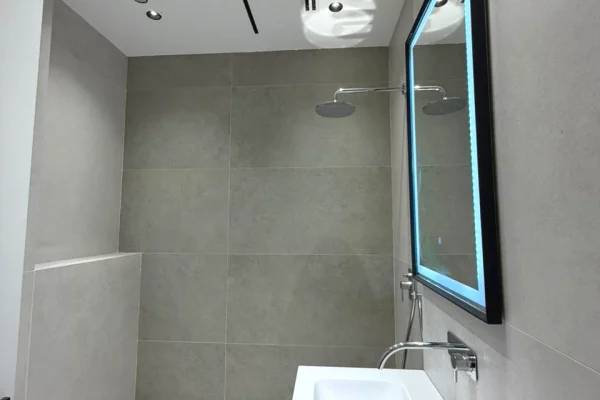 Shtepi ne shitje Apartament ne Tirane, 2+1, Mobilimi Bosh, pa mobiluar, Pagesa 670,000  Euro.