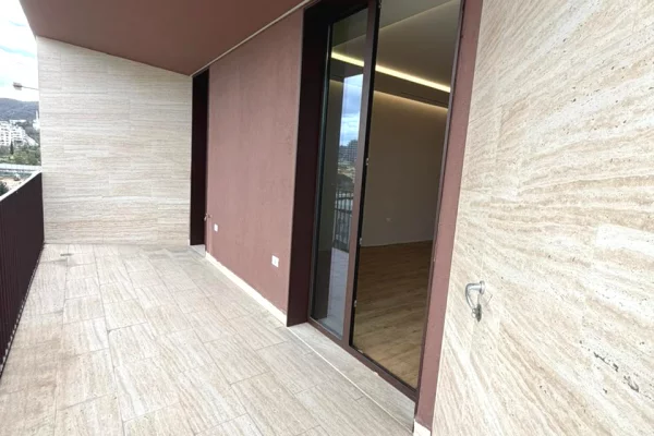 Shtepi ne shitje Apartament ne Tirane, 2+1, Mobilimi Bosh, pa mobiluar, Pagesa 670,000  Euro.