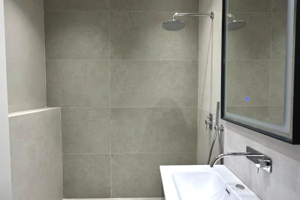 Shtepi ne shitje Apartament ne Tirane, 2+1, Mobilimi Bosh, pa mobiluar, Pagesa 670,000  Euro.
