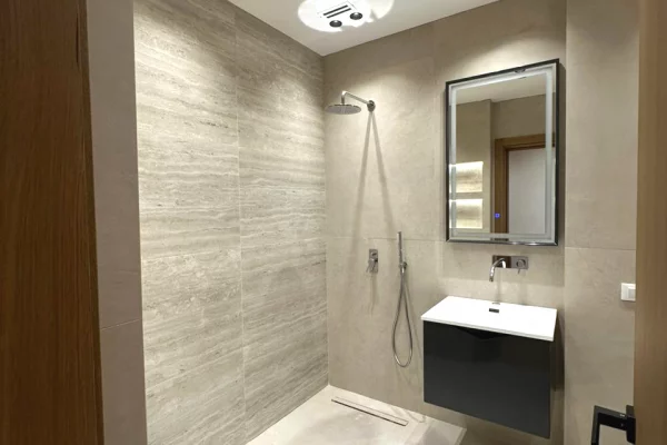 Shtepi ne shitje Apartament ne Tirane, 2+1, Mobilimi Bosh, pa mobiluar, Pagesa 670,000  Euro.