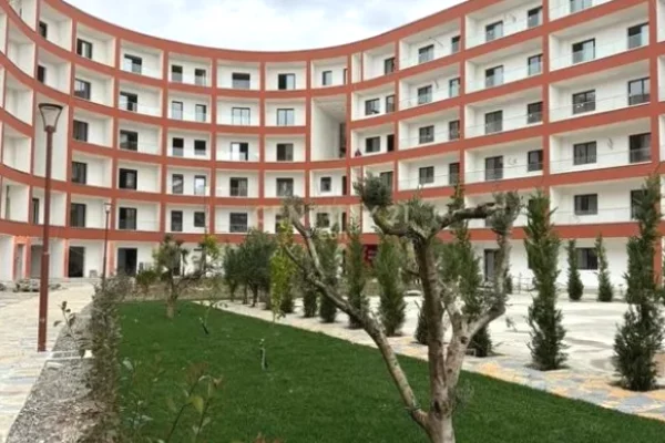 Shtepi ne shitje Apartament ne Durres, 1+1, Mobilimi Bosh, pa mobiluar, Pagesa 78,353  Euro.