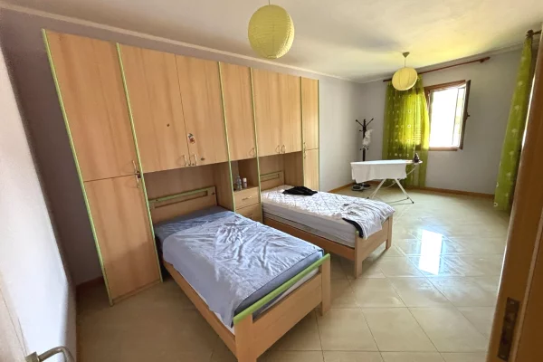 Shtepi ne shitje Vila Luksoze ne Tirane, 3+1, Mobilimi E mobiluar, Pagesa 250,000  Euro.