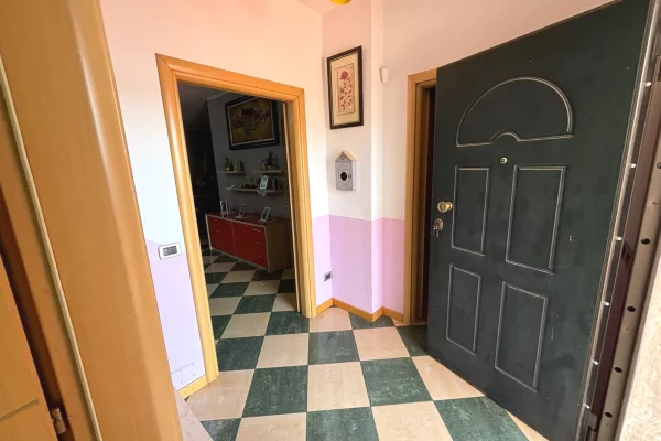 Shtepi ne shitje Vila Luksoze ne Tirane, 3+1, Mobilimi E mobiluar, Pagesa 250,000  Euro.