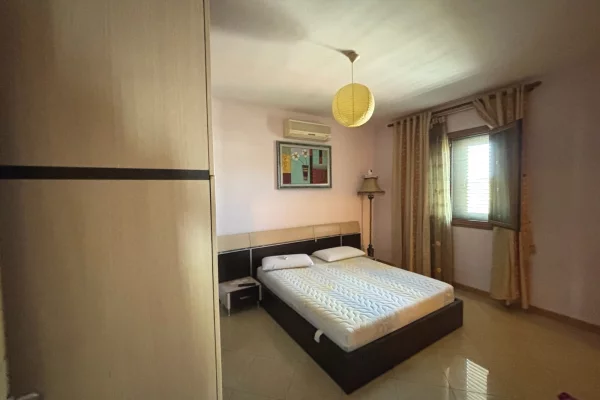 Shtepi ne shitje Vila Luksoze ne Tirane, 3+1, Mobilimi E mobiluar, Pagesa 250,000  Euro.