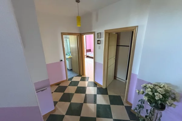 Shtepi ne shitje Vila Luksoze ne Tirane, 3+1, Mobilimi E mobiluar, Pagesa 250,000  Euro.