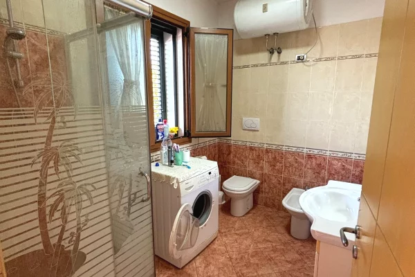 Shtepi ne shitje Vila Luksoze ne Tirane, 3+1, Mobilimi E mobiluar, Pagesa 250,000  Euro.